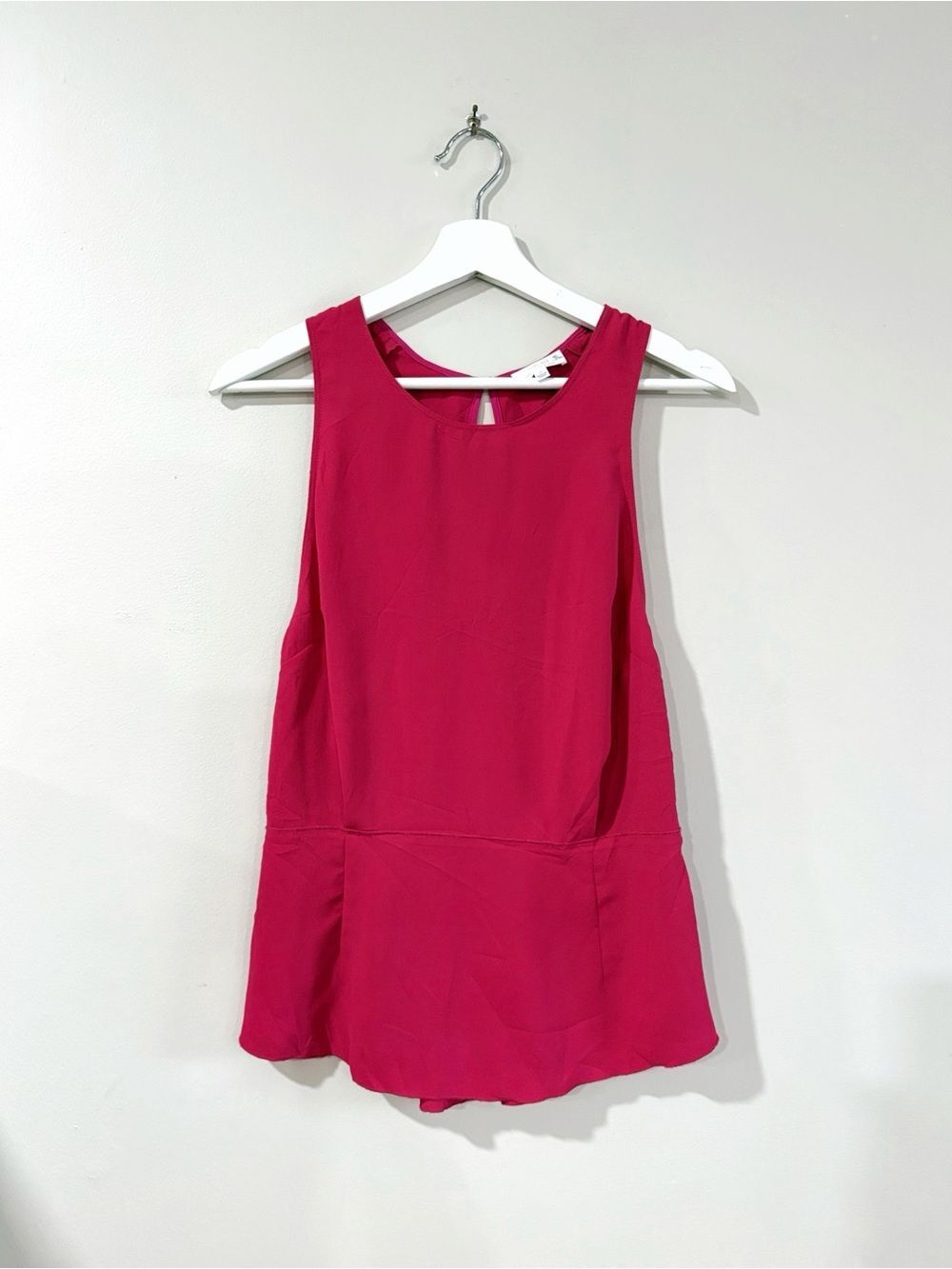 Wilfred Sleeveless Blouse Women M Pink Peplum Open Back Office Chic Barbiecore